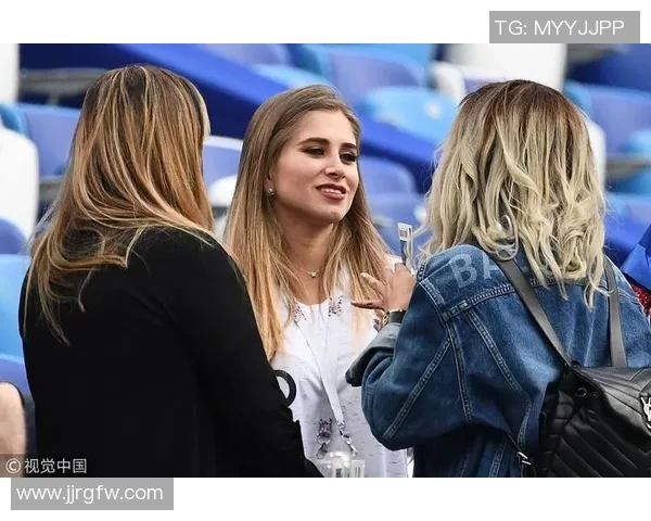 豪门太太团再掀风波足球星嫂私生活曝光引发舆论热议